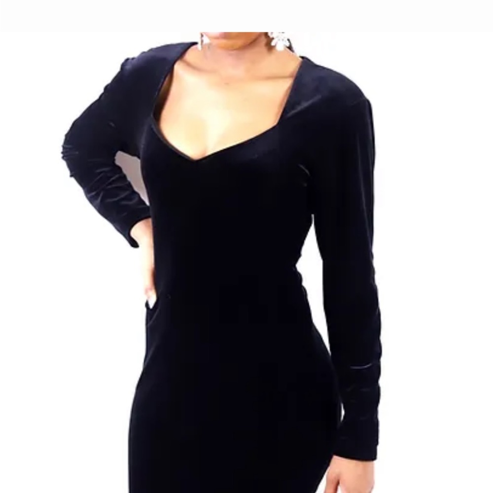Betsy & Adam Long Sleeves Black Velvet Dress Perfect for the Holidays.